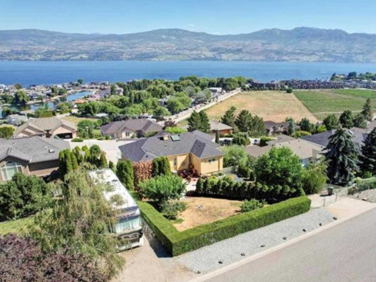 Lake View Yellow House By Winary Resort West Kelowna Exterior photo