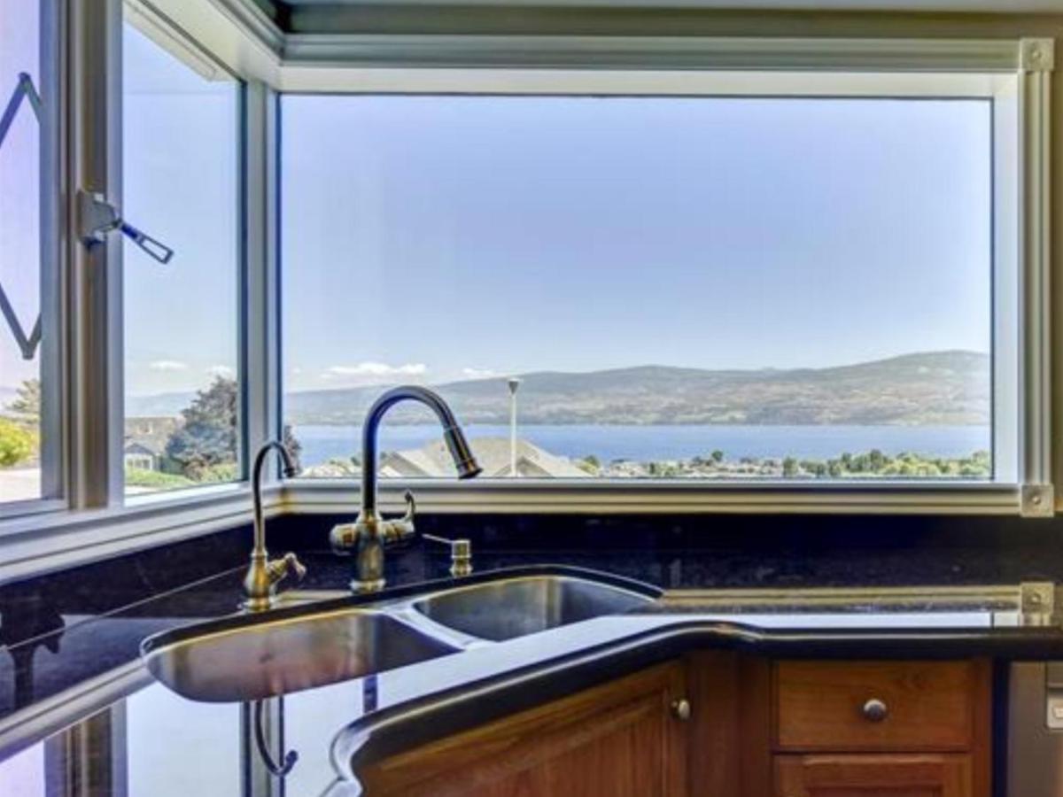 Lake View Yellow House By Winary Resort West Kelowna Exterior photo