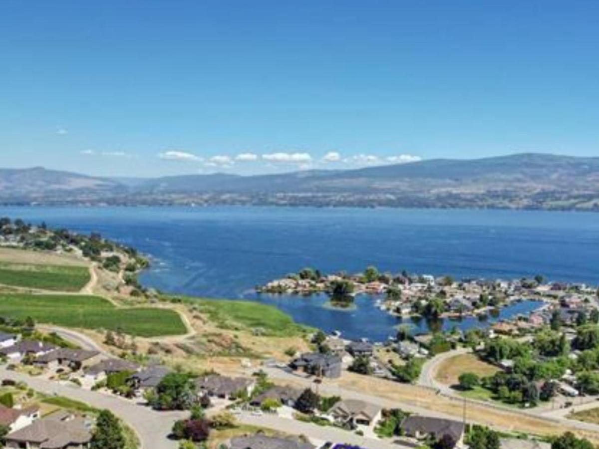 Lake View Yellow House By Winary Resort West Kelowna Exterior photo