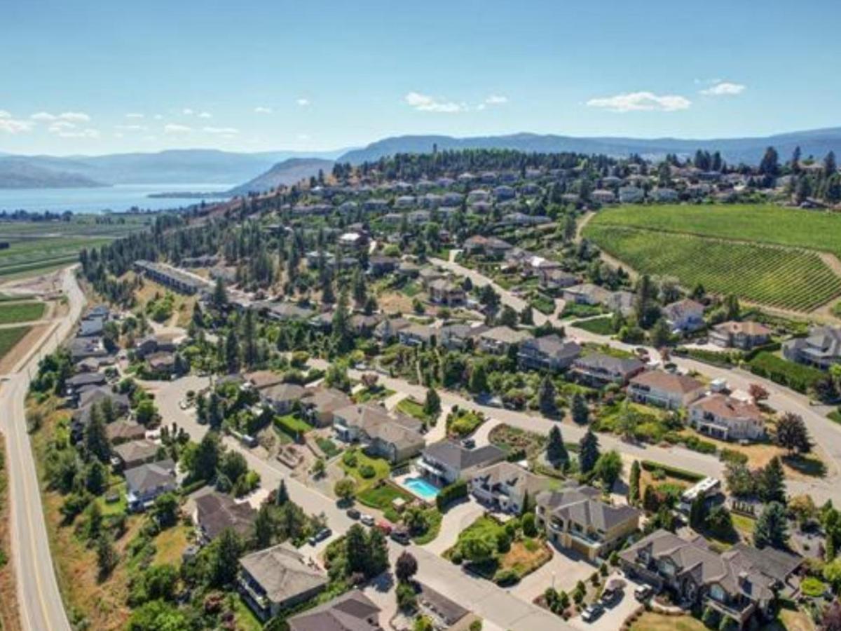 Lake View Yellow House By Winary Resort West Kelowna Exterior photo