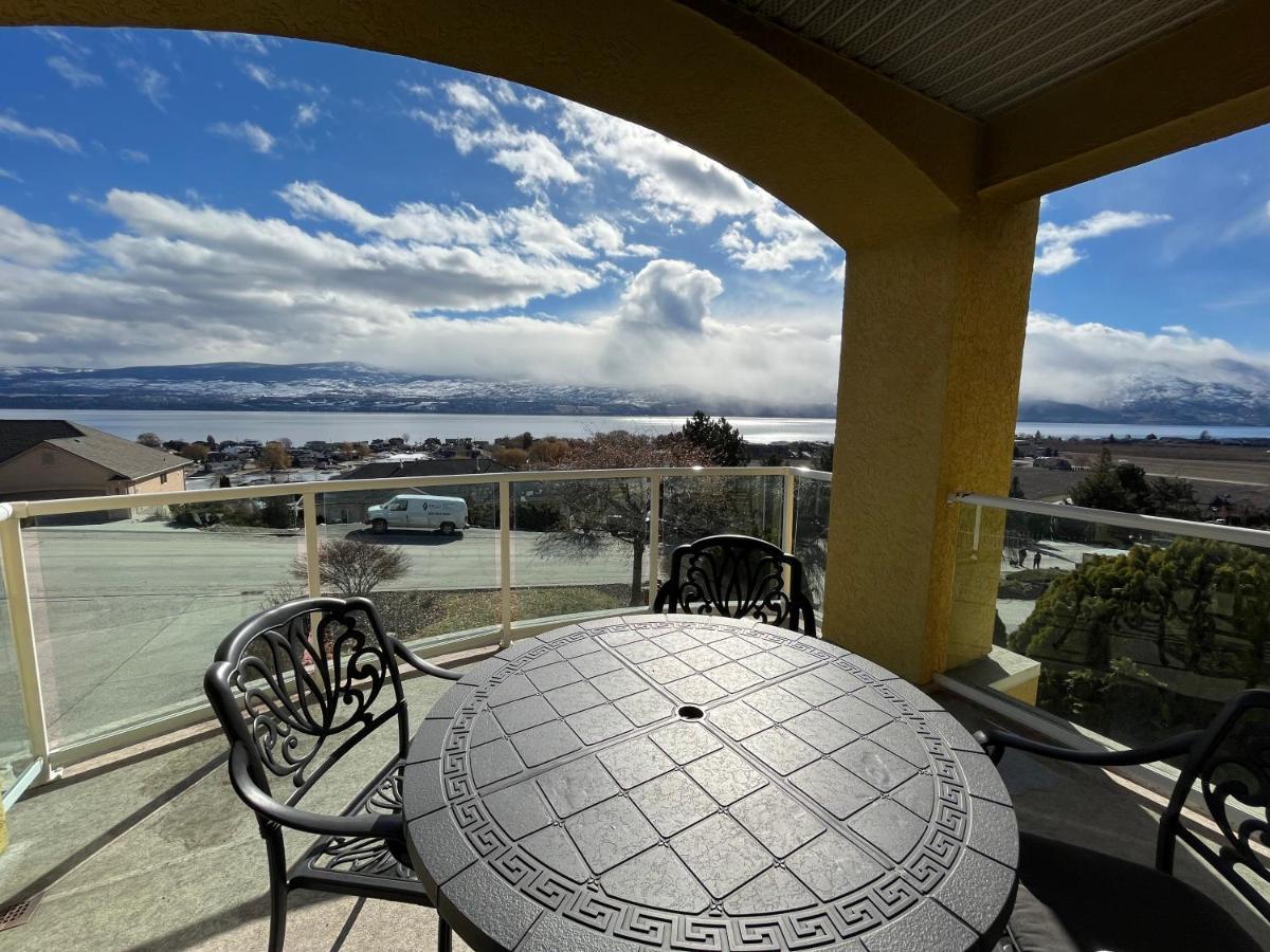 Lake View Yellow House By Winary Resort West Kelowna Exterior photo