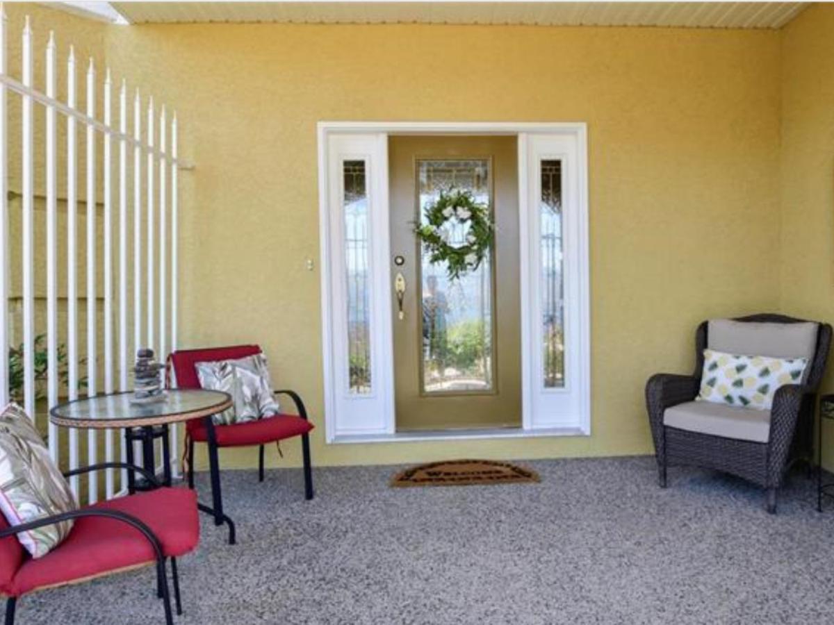 Lake View Yellow House By Winary Resort West Kelowna Exterior photo