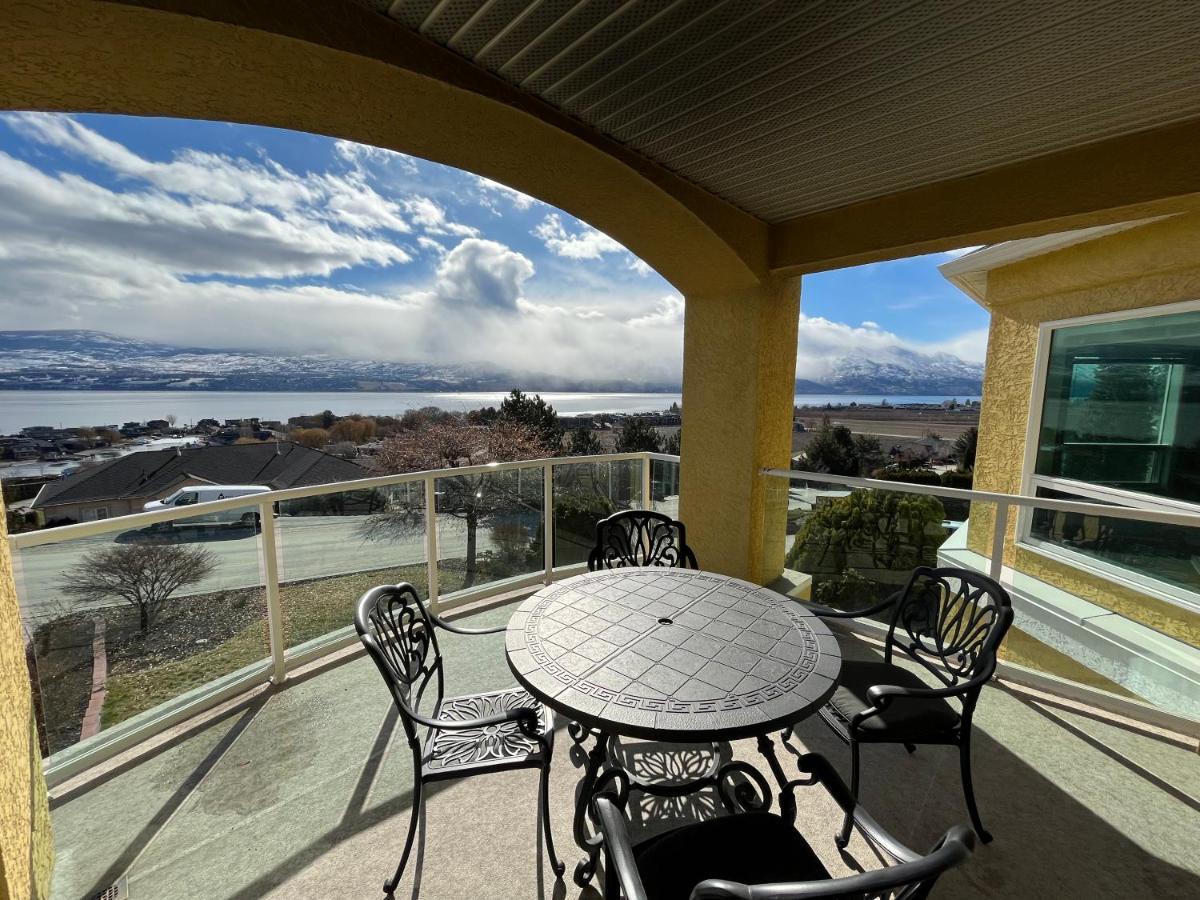 Lake View Yellow House By Winary Resort West Kelowna Exterior photo