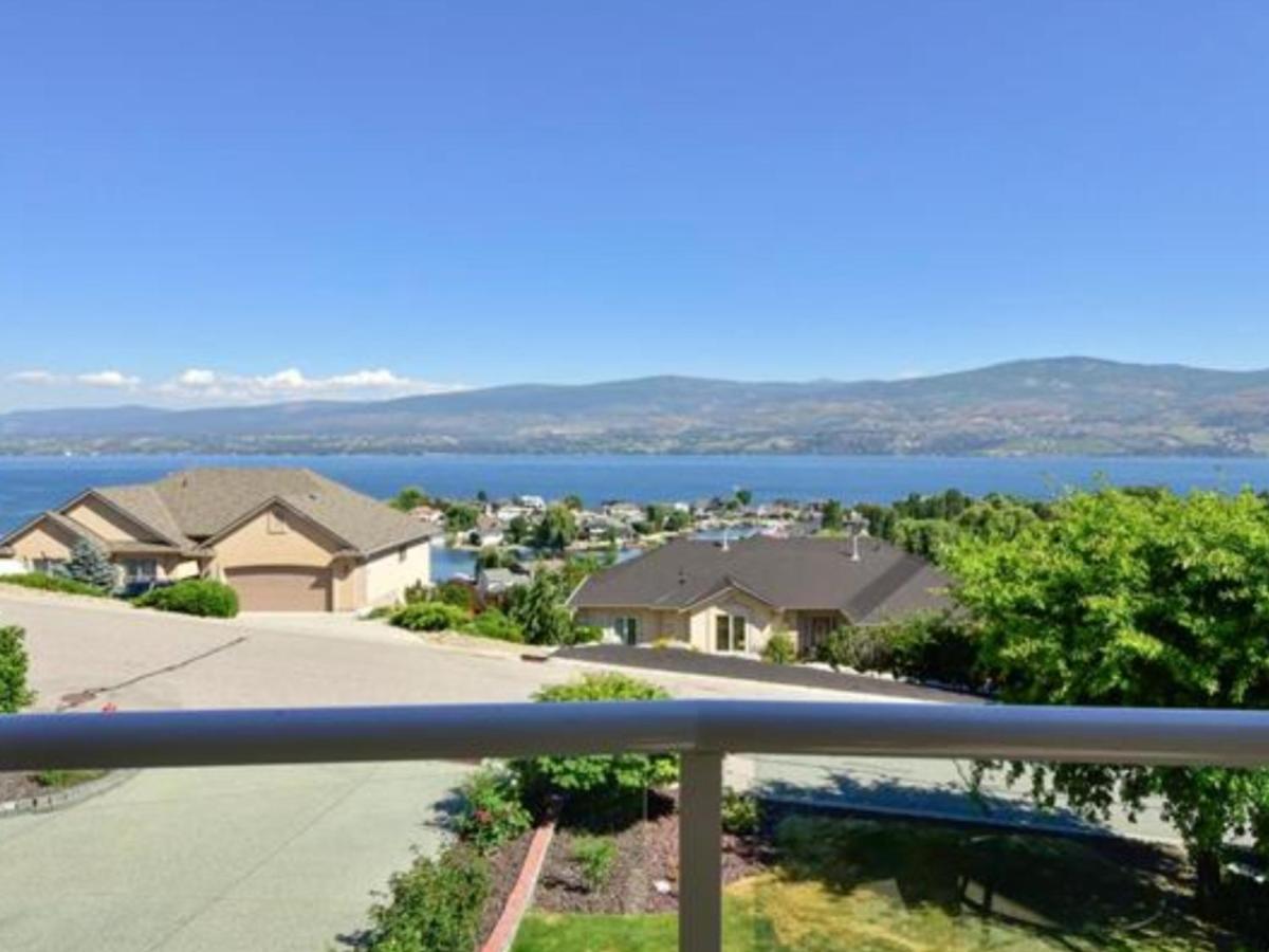 Lake View Yellow House By Winary Resort West Kelowna Exterior photo